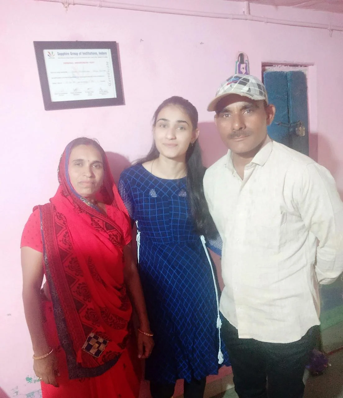 Vinita Rathore with her parents (Rekha & Raju Rathore)