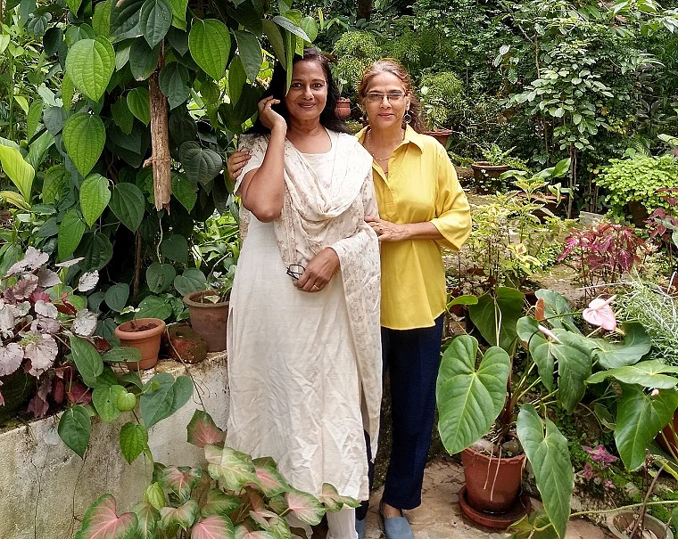 Meenacshi Martins (Left) with her friend Merlyn Subawalla