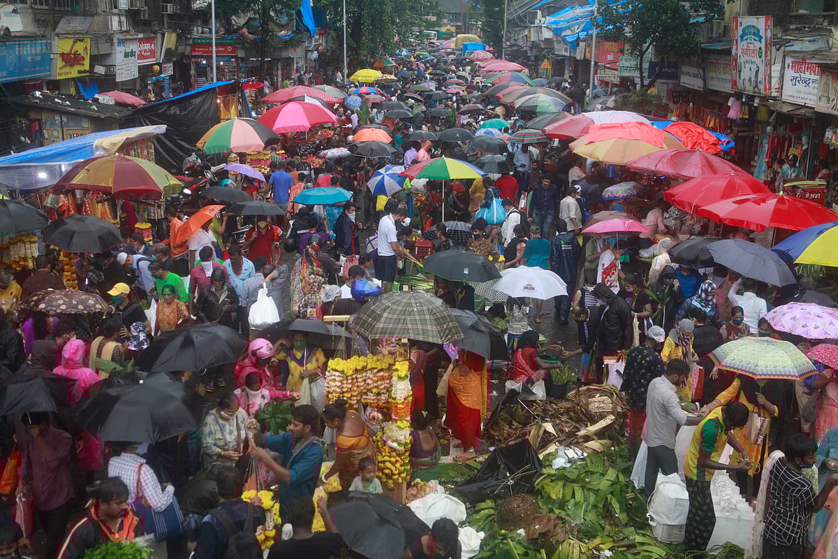 Dadar market Lastminute shoppers push their way through 'C' of
