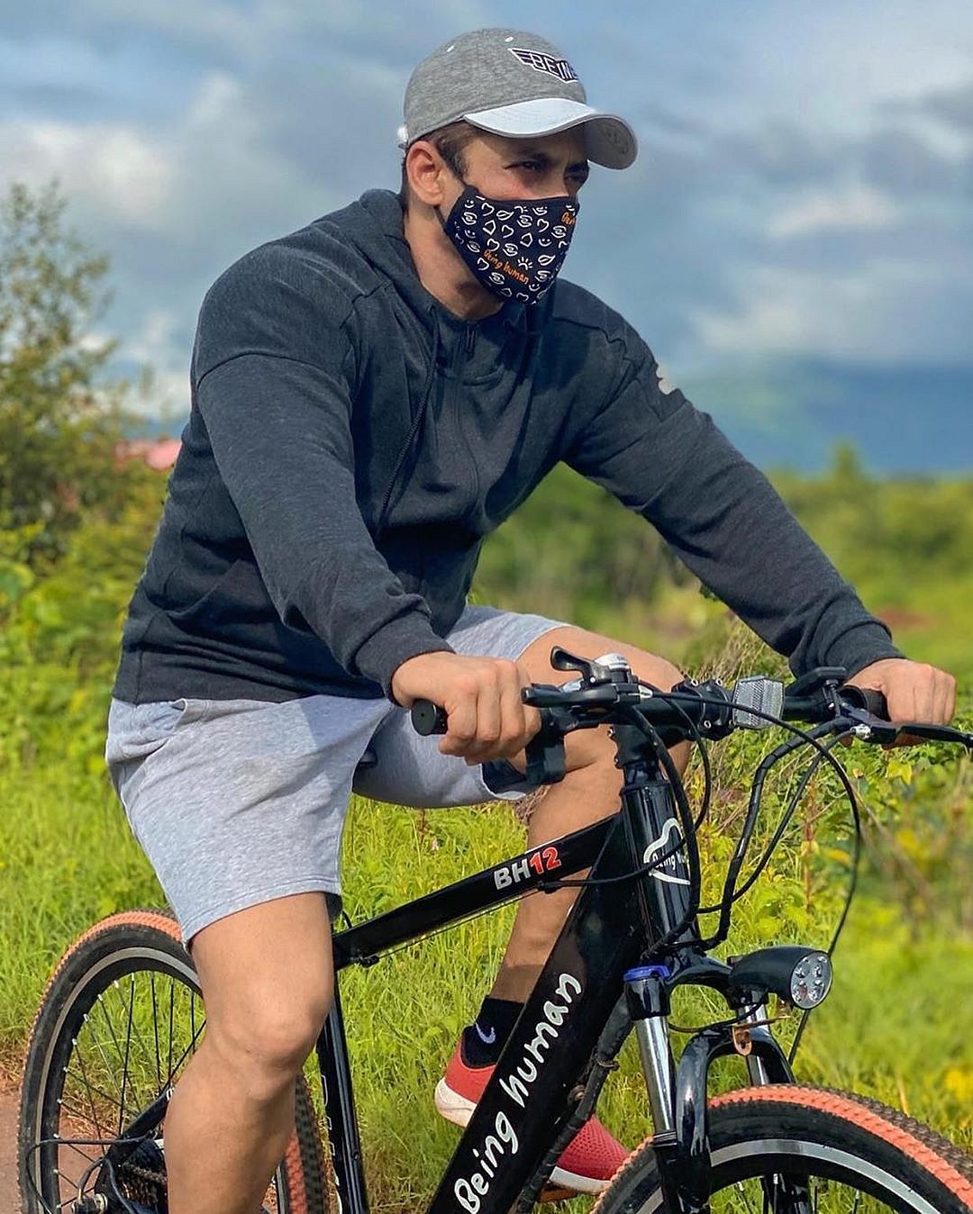 Salman Khan posts picture of himself 