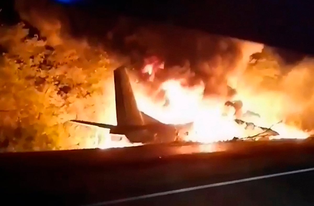 Russian military plane falls on building in Siberia, 2 pilots die - Vimarsana News