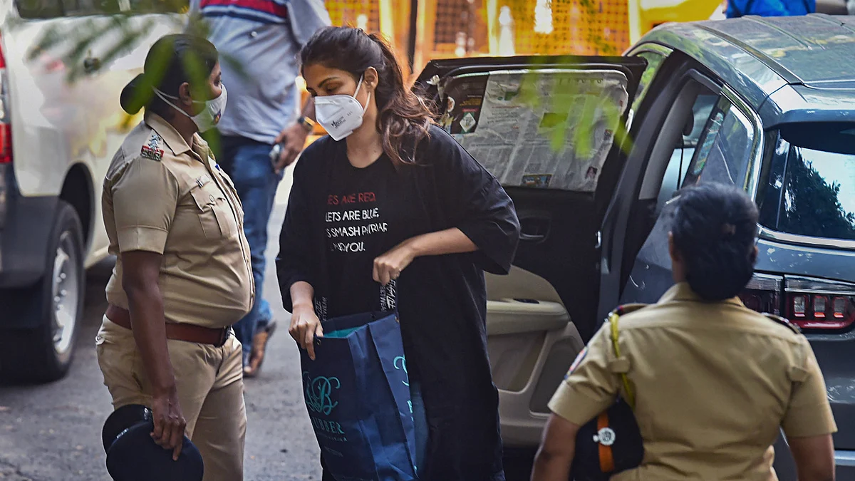 'Roses are red': Bollywood takes up 'smash patriarchy' campaign after Rhea flaunts T-shirt before...