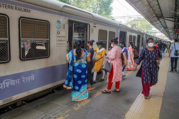 Mumbai: Western Railway to undertake jumbo block on August 21 - Vimarsana News