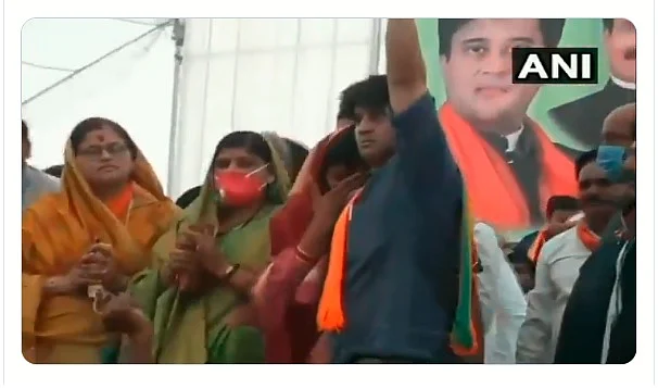 MP Bypolls: BJP leader Imarti Devi breaks down at a rally in Gwalior, describes Nath as a ‘mad...
