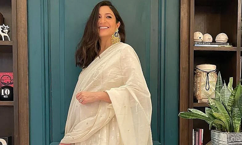 'Ek chukti ki sindoor': YouTube channel slammed for adding vermillion in Anushka Sharma's Diwali...