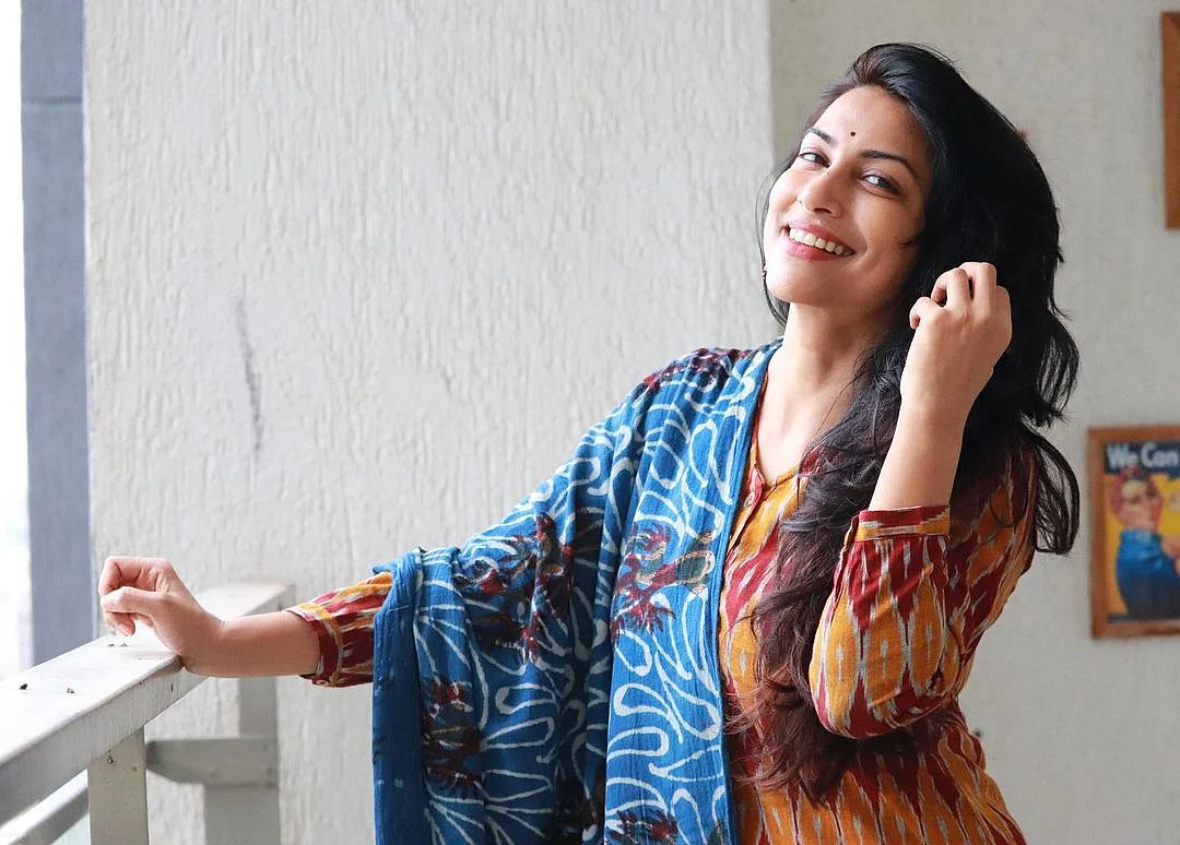 Who is Sameer Wankhede's wife? Meet actress Kranti Redkar who featured in 'Kombdi Palali' song