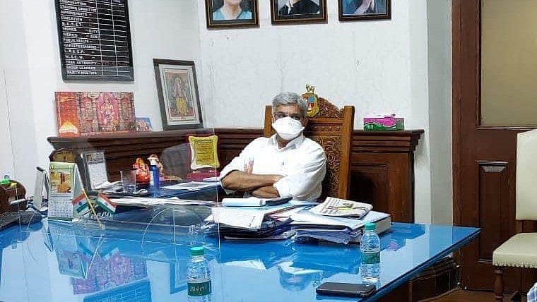Mumbai: Ravi Raja seeks permanent job for contract workers during pandemic - Vimarsana News