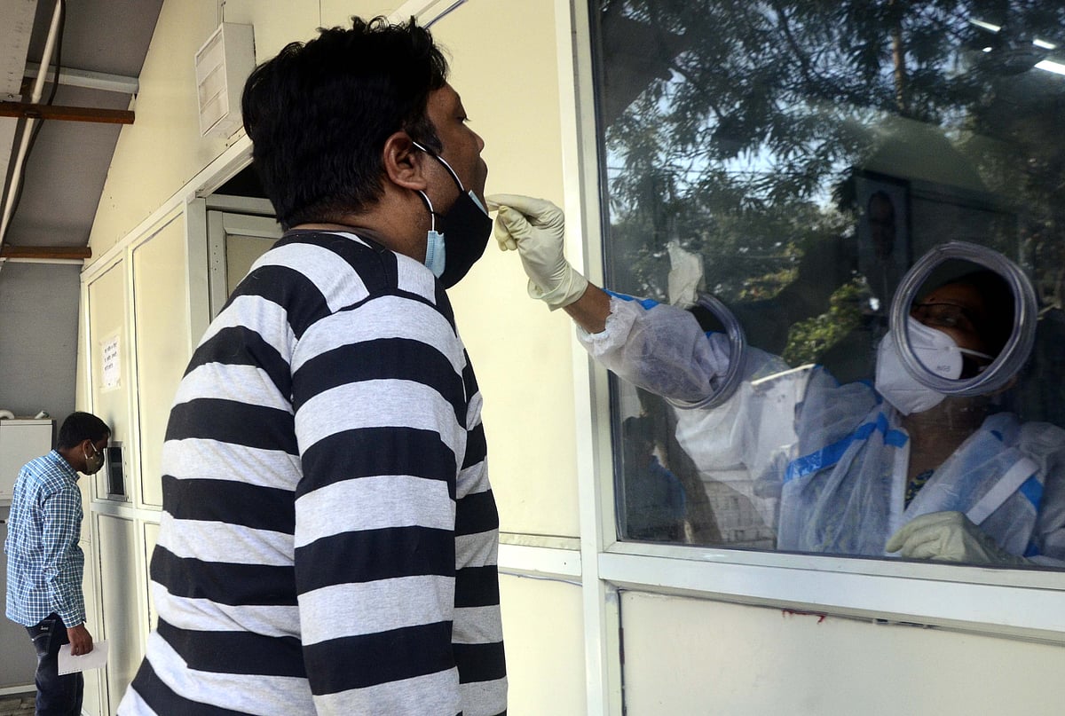 Officers, employees of Mhow block use own vehicles to send COVID samples - Vimarsana News