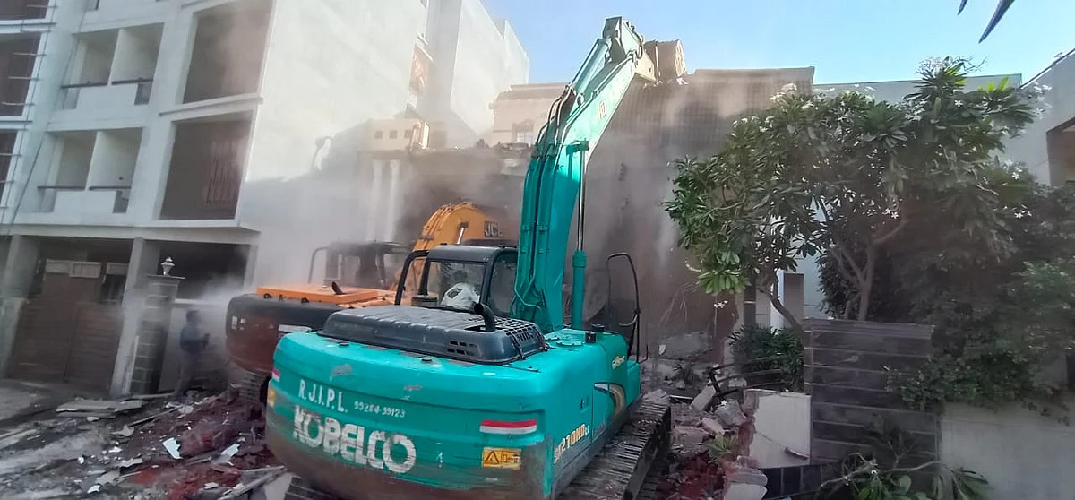Anti Gunda Drive in Indore: Land sharks bite the dust as IMC flattened two bungalows in Khajrana