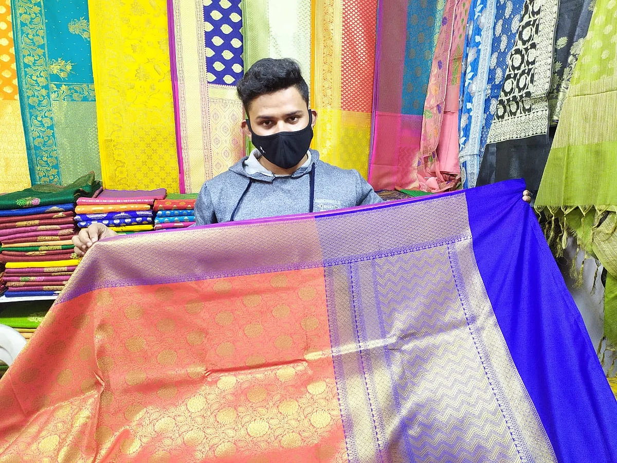 Madhya Pradesh: Designers, artisans from 14 handloom weaving states display 50,000 varieties of...