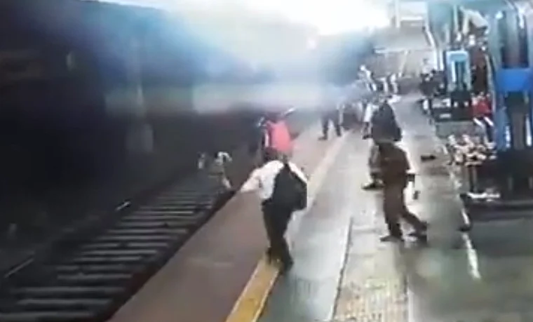 Watch: RPF constable rescues woman commuter from tracks at Mumbai's Sandhurst Road station