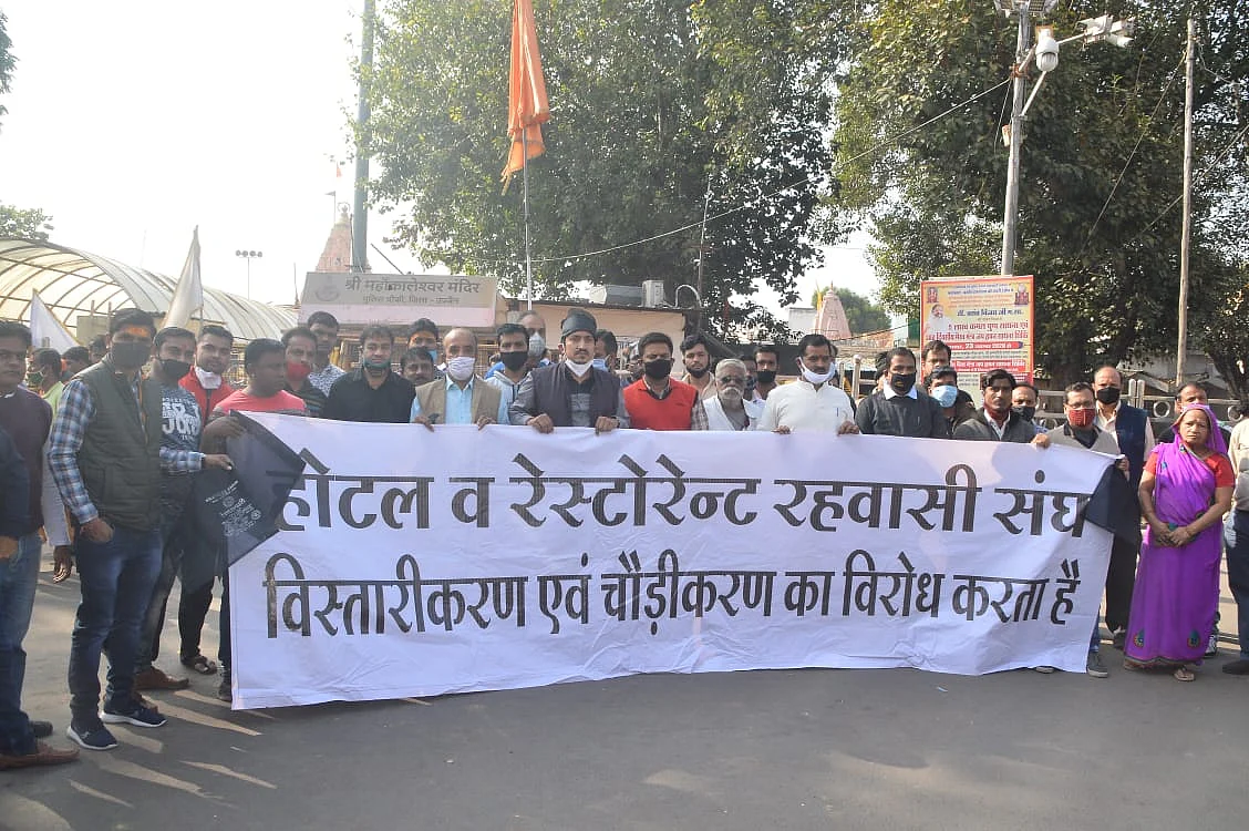 Ujjain: Residents install black flags to oppose road widening under Mahakal Temple expansion project