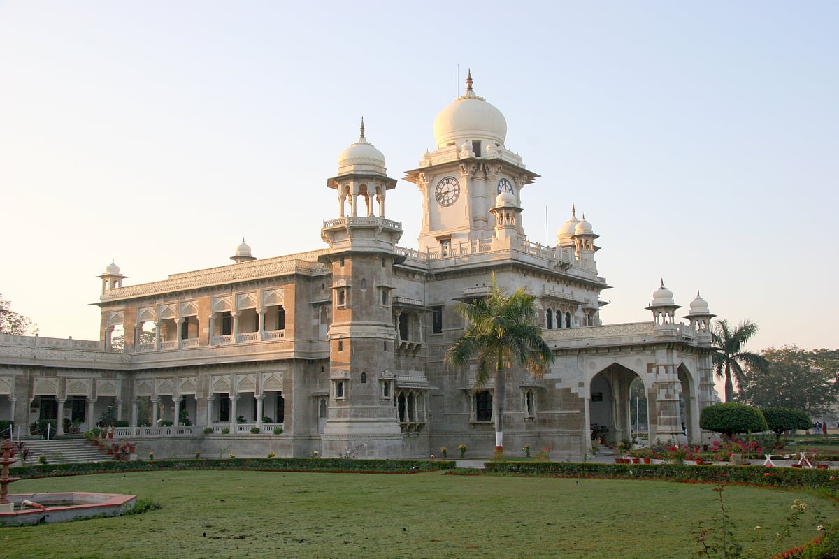 Indore: It's Cong vs BJP as Daly College becomes latest political battle ground - Vimarsana News