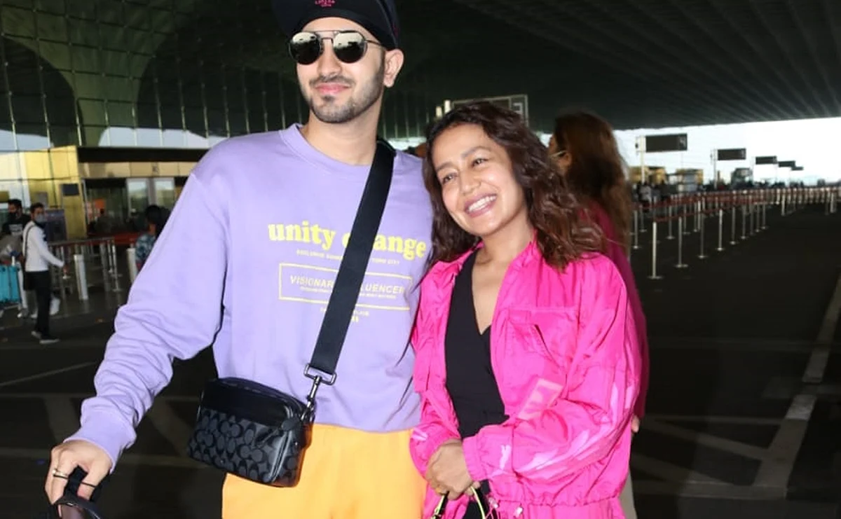 In Pics: Amid pregnancy rumours, Neha Kakkar spotted without a ‘baby bump’ at Mumbai airport