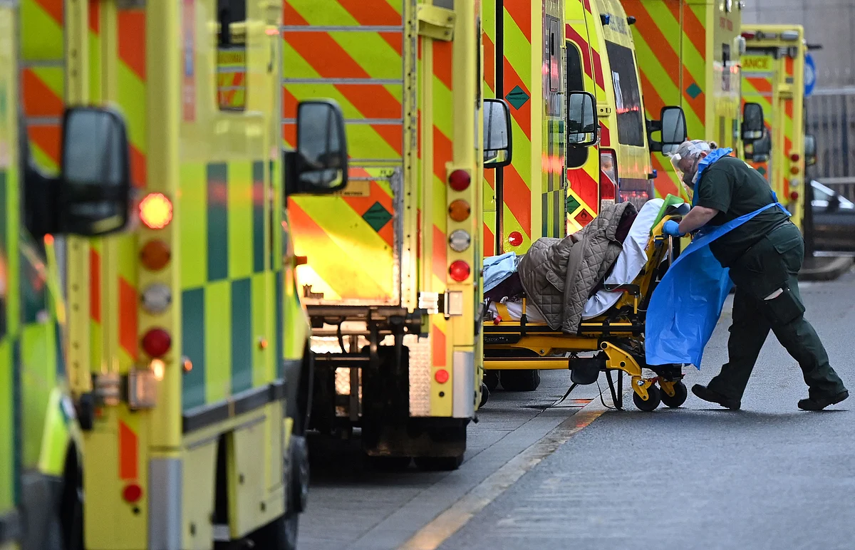 Omicron fear: UK records biggest daily count of 12,133 new cases; tally of variant rises to 37,101