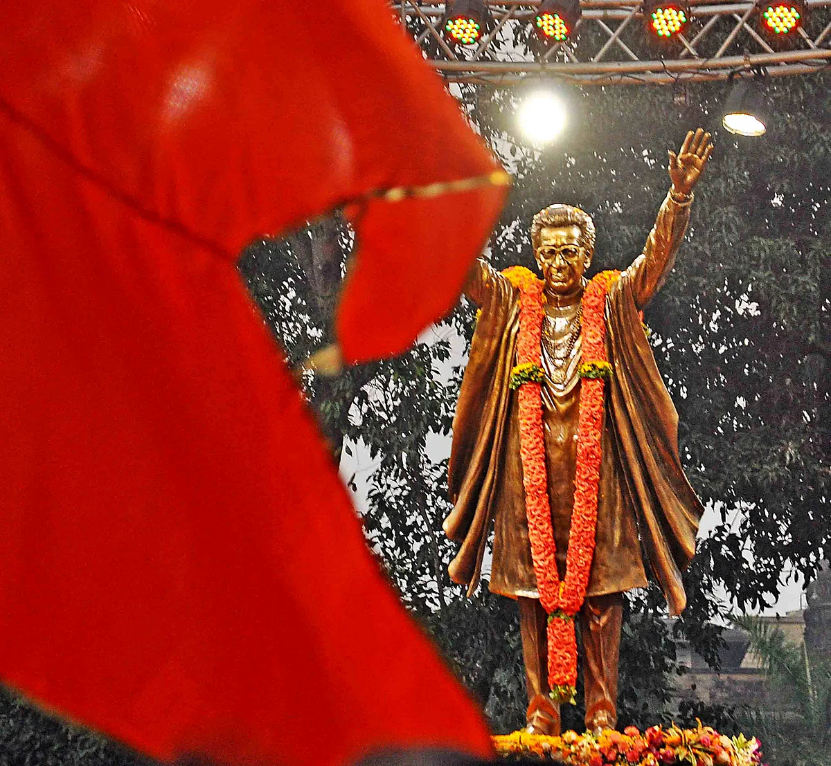 Maharashtra Chief Minister unveils Shiv Sena supremo Bal Thackeray’s first statue in Mumbai