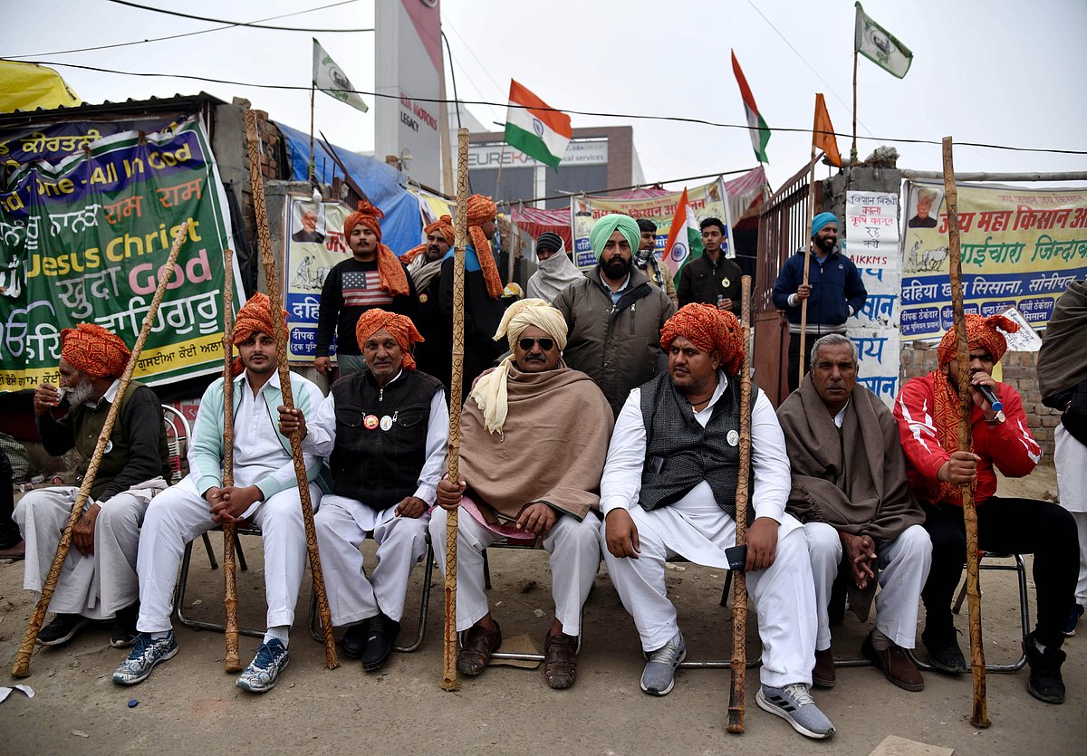 FPJ Explains Why do we hoist the flag on Independence Day but 'unfurl