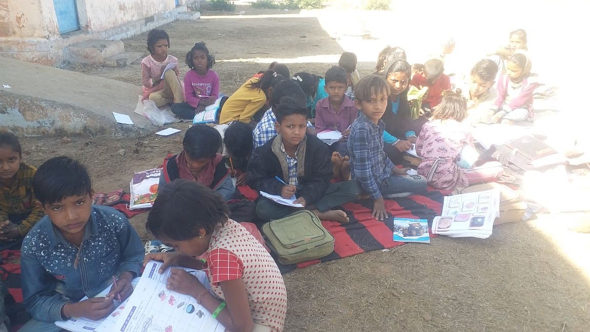 Pithampur: Dilapidated building forces students to be taught in temple verandah - Vimarsana News