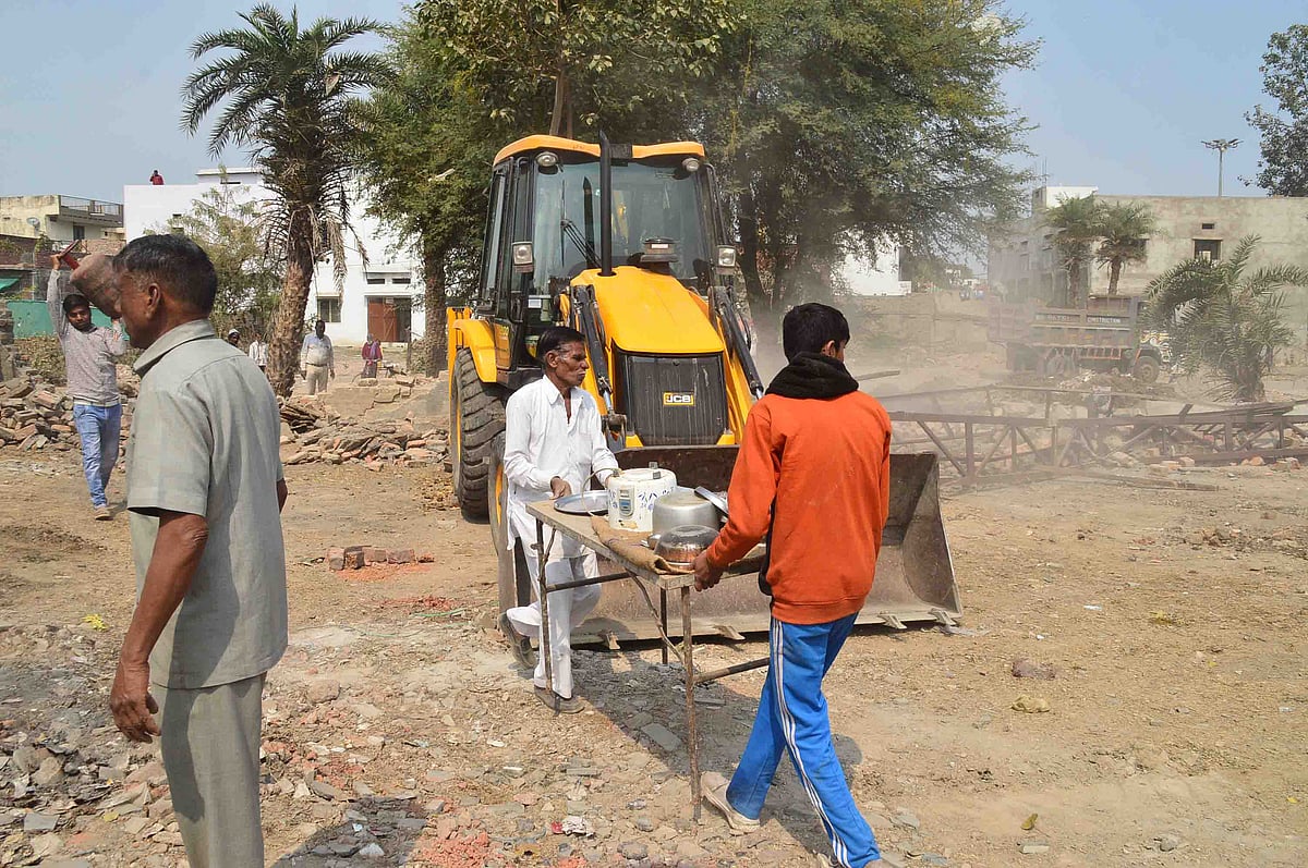 Palghar: 300 encroachers remove their encroachments from on Gairan land spontaneously - Vimarsana News