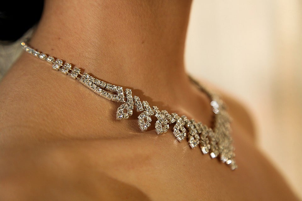 Finance Ministry issues draft SoP for e-commerce jewellery exports through courier route - Vimarsana News