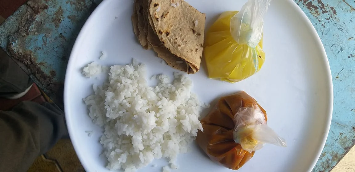 The thali -two chapatis, one vegetable dish, one portion of rice, and one portion of dal.