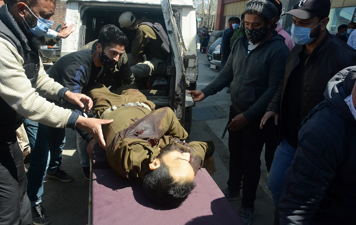 People carry the injured cop on a stretcher at a hospital in Srinagar, Kashmir.