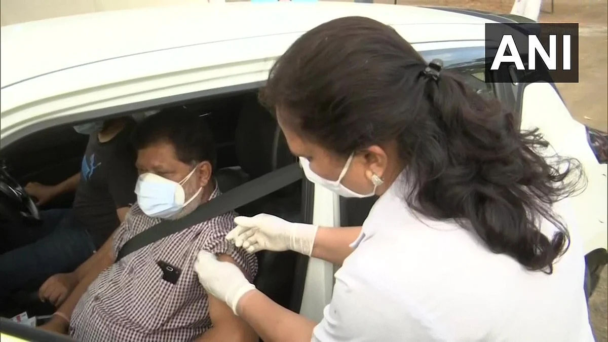 Drive-in vaccination centre in Bhopal