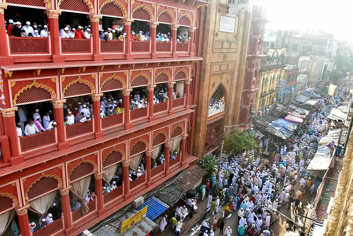 Muslims Devotees flouting social distancing norms as they celebrate Eid ul-Fitr at Nakhoda masjid in Kolkata on Friday.