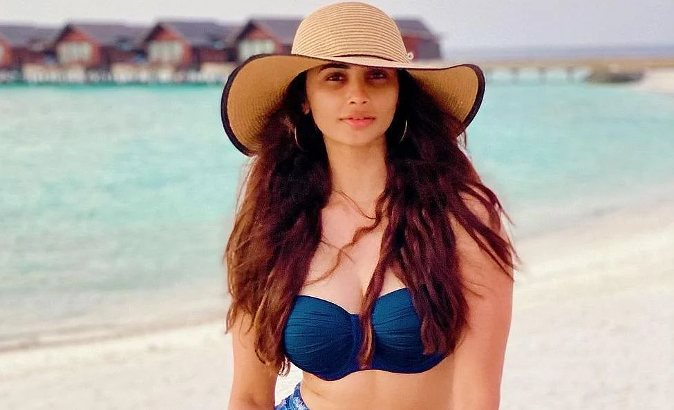 'Ghatiya soch': Daisy Shah blasts troll who asked the actress to focus on 'her religion' after...