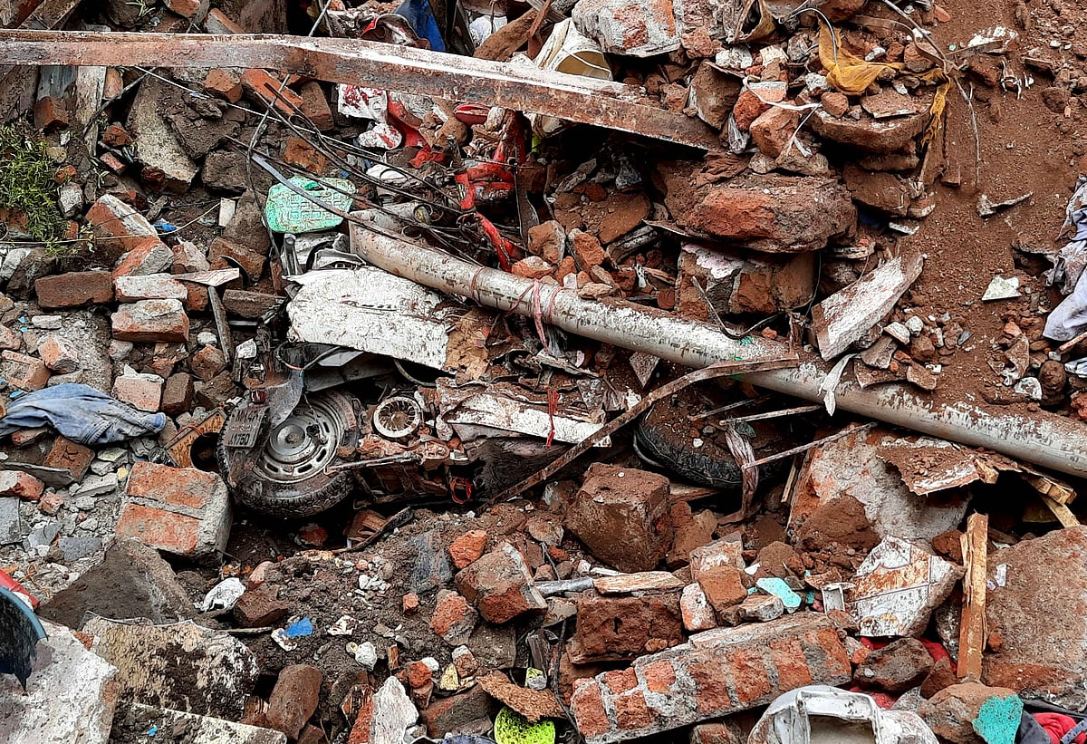 Part of residential building collapses in Thane, no injuries reported - Vimarsana News