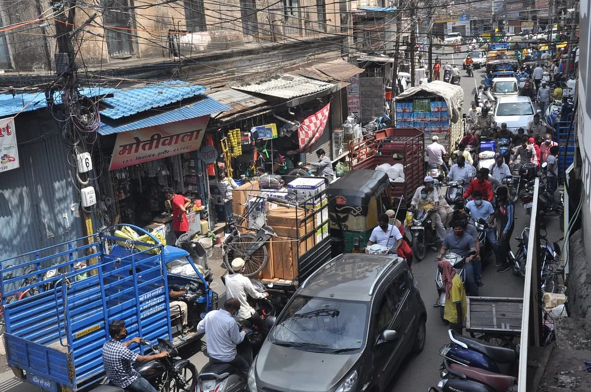 Indore: Covid norms go for a toss as people crowd markets, shopkeepers trying to recoup losses