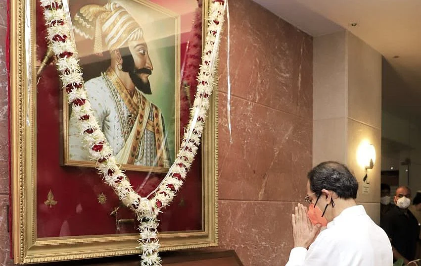 Mumbai l BJP seeks votes in name of Shivaji Maharaj, silent on vandalisation of his statues: Shiv...