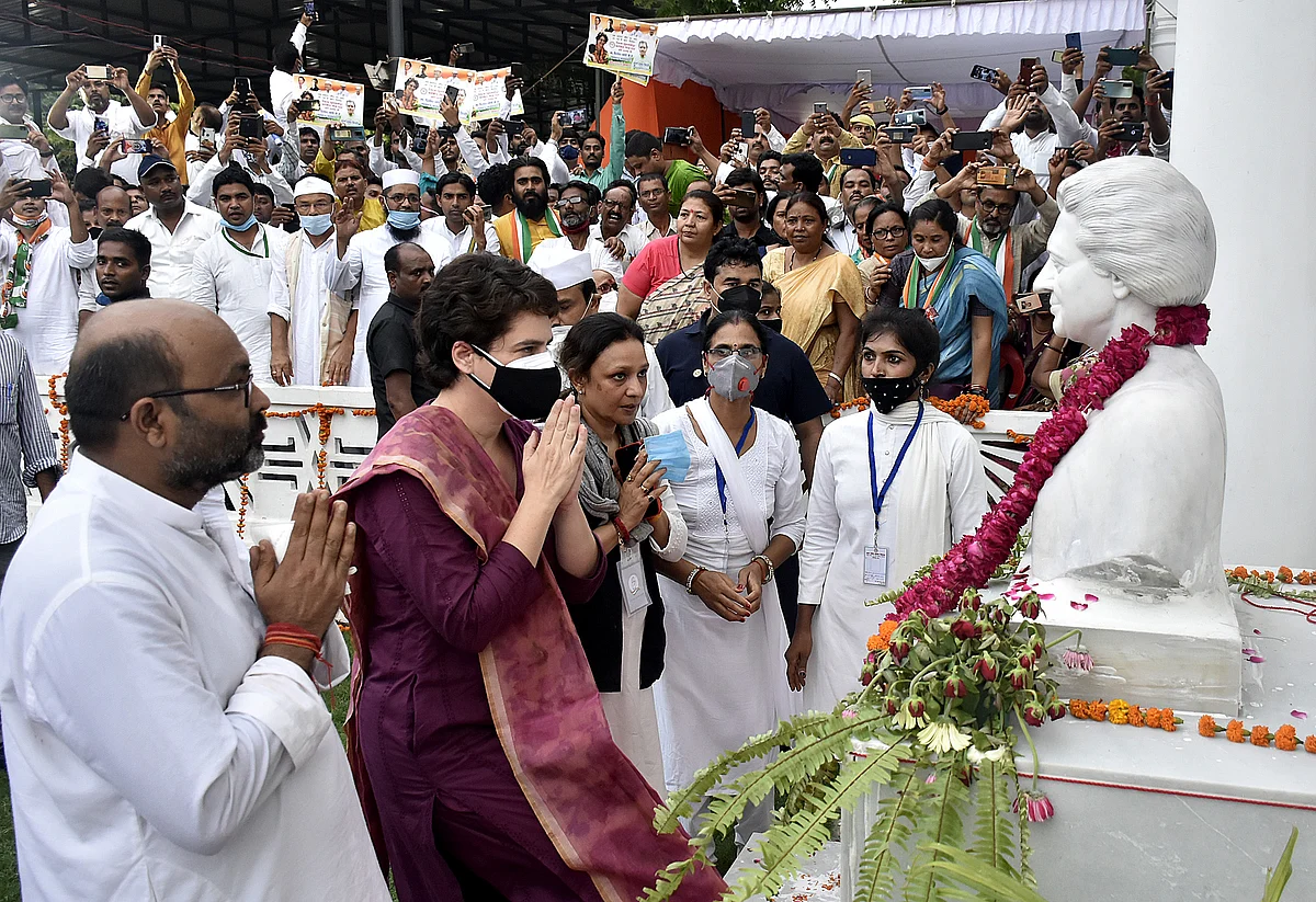 Uttar Pradesh, July 16 (ANI): Congress General Secretary Priyanka Gandhi pays tribute to the statue of former Prime Minister Indira Gandhi at party headquarters, in Lucknow on Friday.
