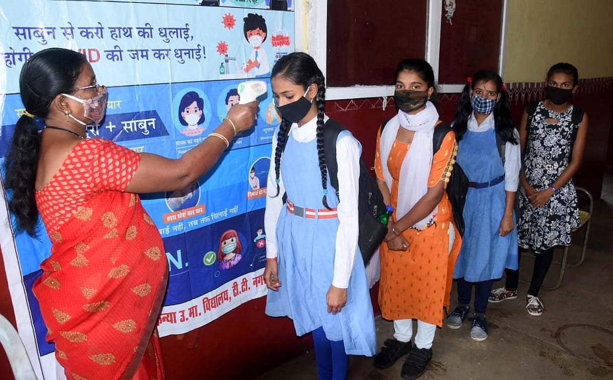 10.5 lakh school employees, teachers vaccinated on schools' reopening