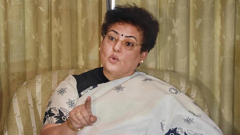 Bhopal: Beware of sharing private pics with husband, friends online, says NCW Chairperson Rekha Sharma - Vimarsana News