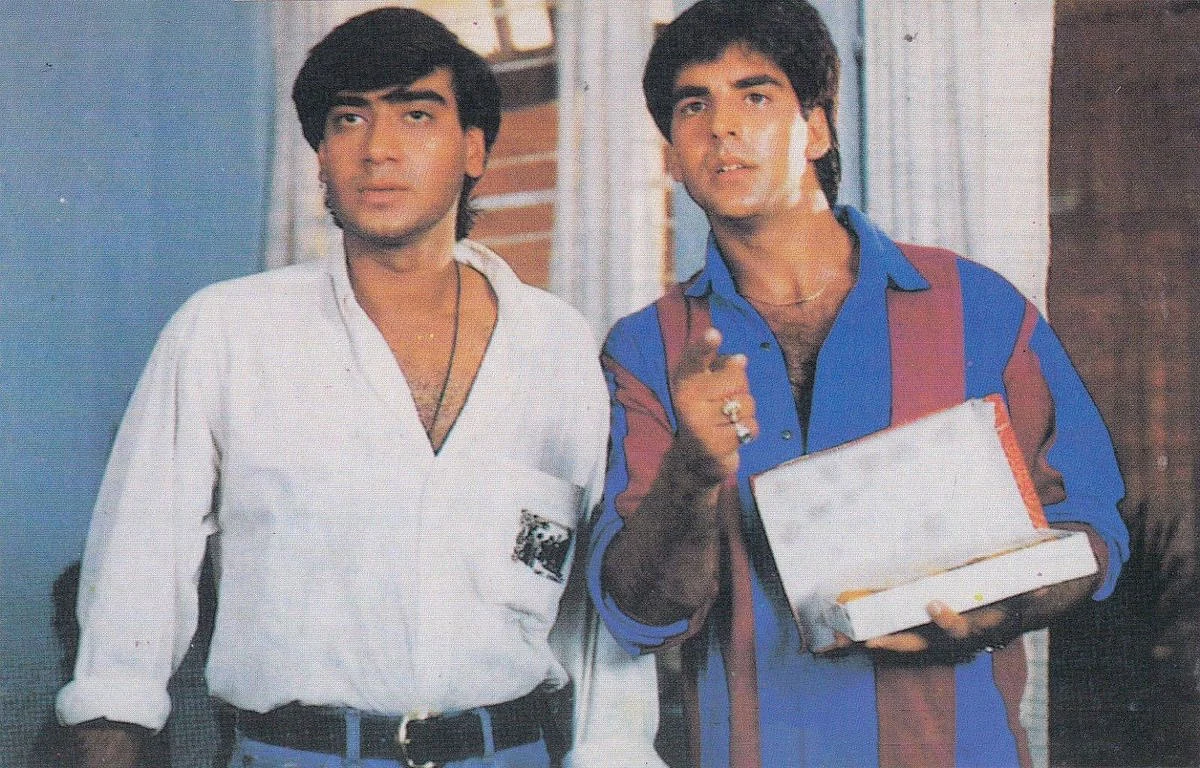 Akshay Kumar rectifies error after crediting Ajay Devgn for Manoj Muntashir's poem 'Sipahi'