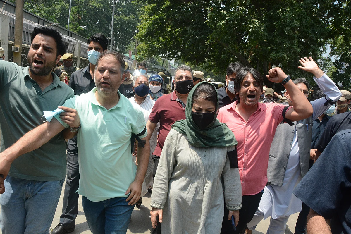 Former Jammu and Kashmir Chief Minister and People's Democratic Party (PDP) president Mehbooba Mufti along with senior party leaders shouts slogans during their protest rally on the 2nd anniversary of abrogation of Article 370 & 35A and bifurcation of state into two UTs, in Srinagar, Jammu & Kashmir, on August 05, 2021.