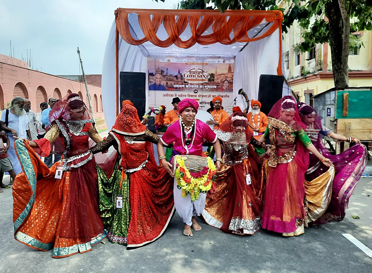 Artists rehearse a cultural dance to welcome President Ram Nath Kovind on his arrival, in Ayodhya on Sunday.