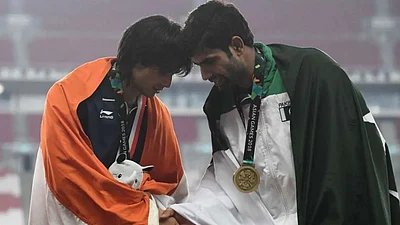 Pakistan's Arshad Tried to stop Neeraj's Victory? Recent Video Released By The Gold Medalist Goes Viral!! 1 Tokyo Olympics: Tweet from Arshad Nadeem's fake Twitter account congratulating Neeraj Chopra goes viral