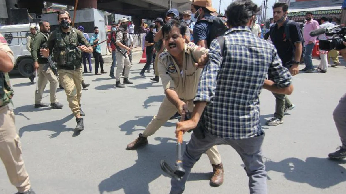 'I asked them not to abuse us, they beat me up instead': Srinagar police thrash journalists during Muharram procession