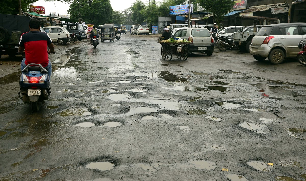 Madhya Pradesh Potholed roads, defunct streetlights make commuting a