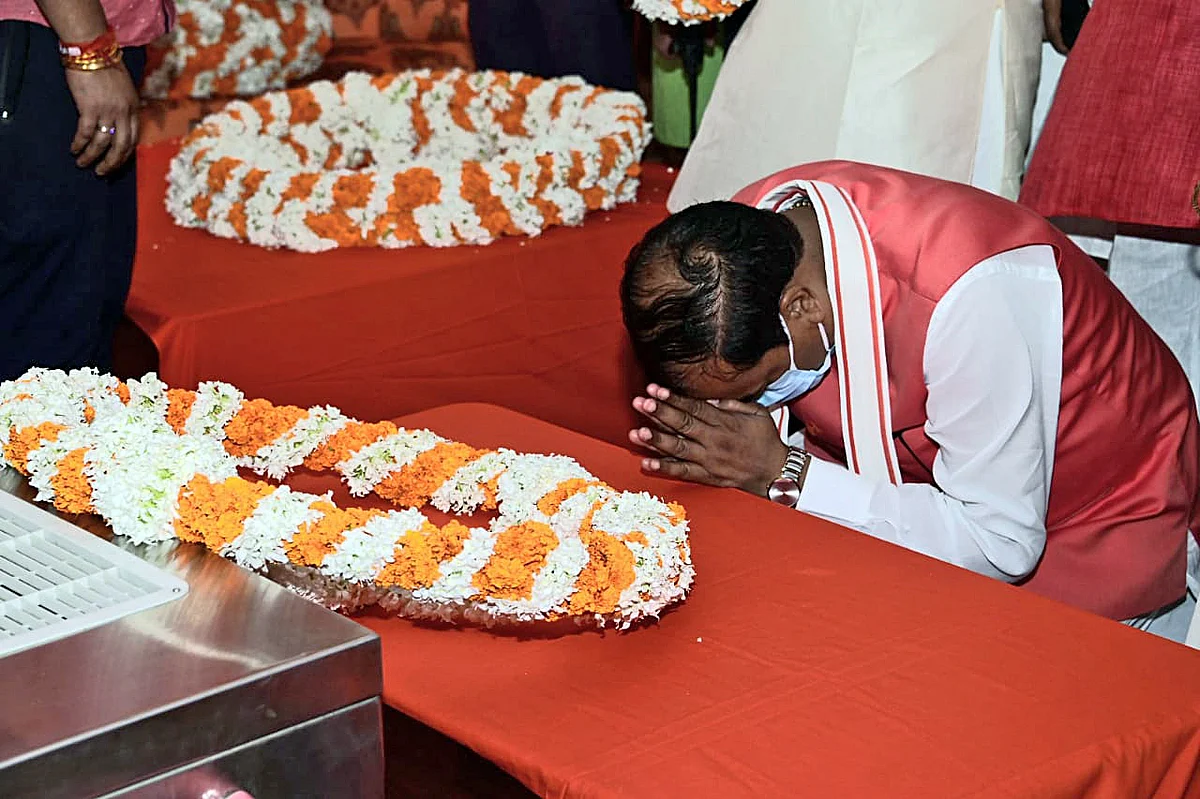 Uttar Pradesh Deputy Chief Minister Keshav Prasad Maurya pays last respect to Akhil Bharatiya Akhada Parishad (ABAP) President Mahant Narendra Giri, at Baghambari Math, in Prayagraj on Tuesday.