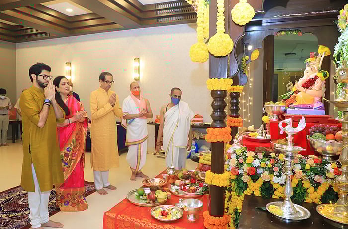 Ganesh Chaturthi 2021: Goa, Maharashtra CMs celebrate festival with their  families - See Pics