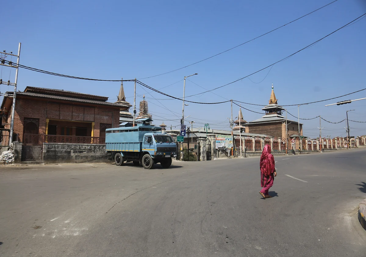 Strict restrictions were imposed throughout Jammu & Kashmir to prevent people from assembling during the funeral of separatist Syed Ali Shah Geelani on September 2, 2021.
