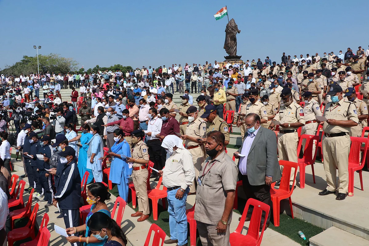 Bhopal: Rajiv Gandhi Praudyogiki Vishwavidyalaya students take pledge on National Unity Day