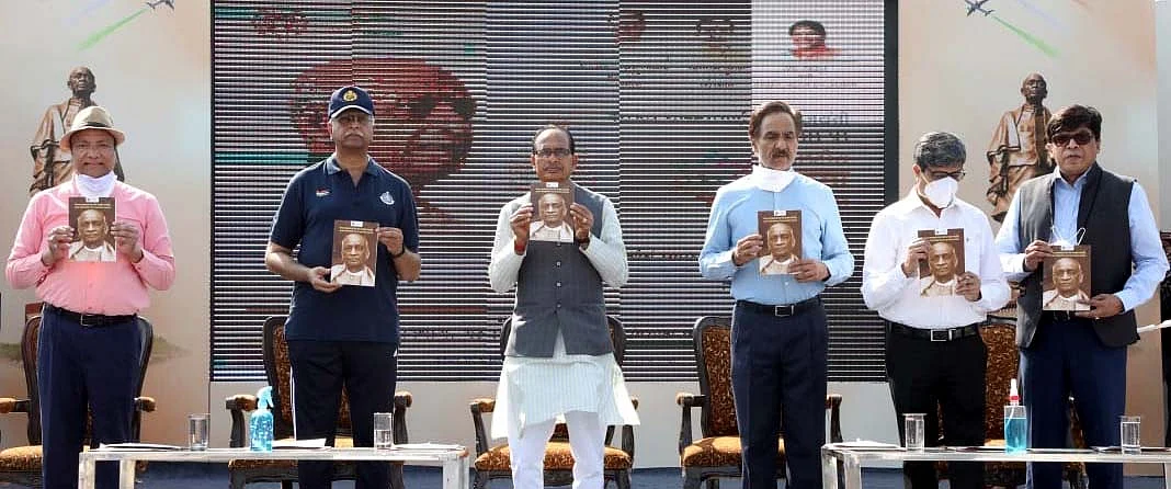Madhya Pradesh: Chief Minister Shivraj Singh Chouhan administers oath on National Unity Day