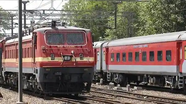 'Want info, pay staff salary,' says Railway to Mumbai RTI activist - Vimarsana News