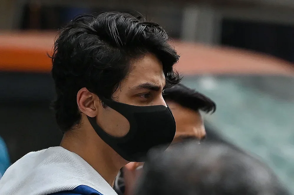 Prabhakar Sail reaches Mumbai Crime Branch office - Know everything about NCB's witness in Aryan...