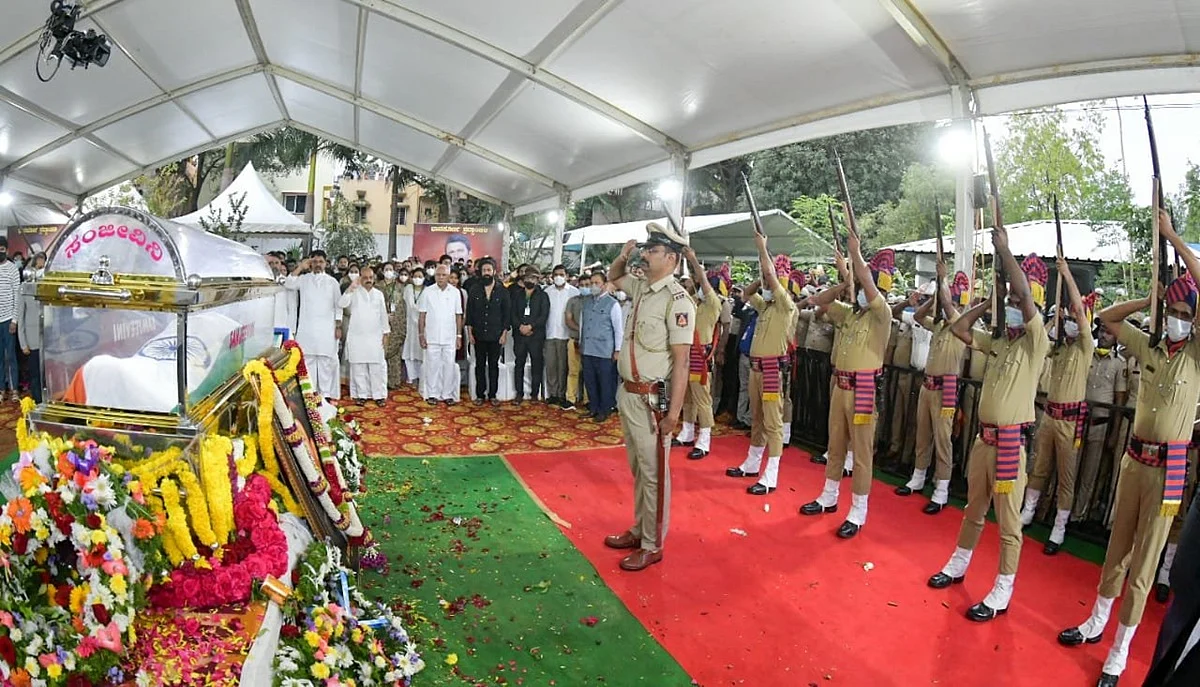 Watch video: Last rites of actor Puneeth Rajkumar performed with state honours in Bengaluru