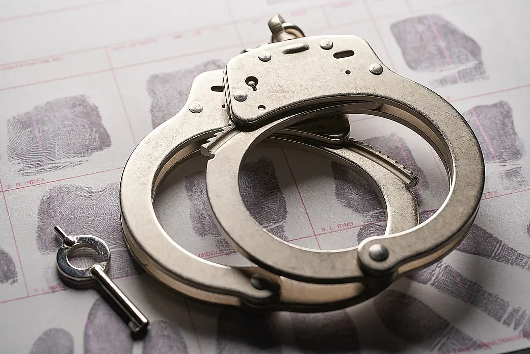 Pune: Five armed robbers who looted bank in broad daylight, arrested; cash, gold jewellery worth...
